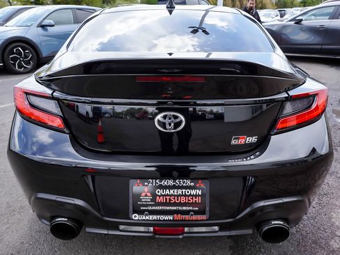 Used 2023 Toyota GR86 Premium w/ ALL Weather Mat Package (TMS) RWD image 5