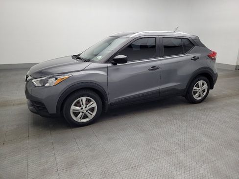 Used 2018 Nissan Kicks S image 2