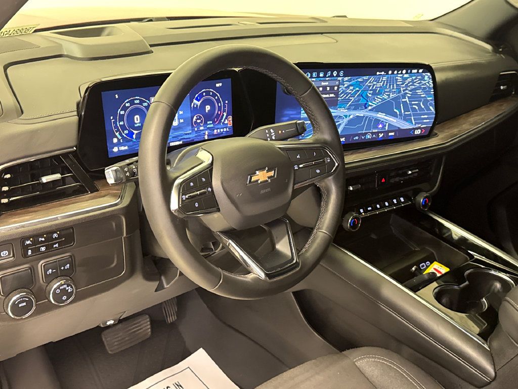 Used 2025 Chevrolet Suburban LS RWD image 20