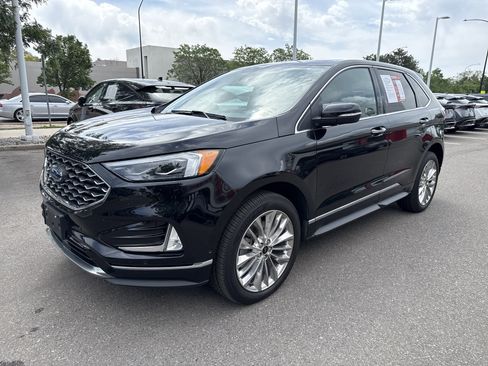 Used 2022 Ford Edge Titanium w/ Equipment Group 301A AWD/4WD image 3