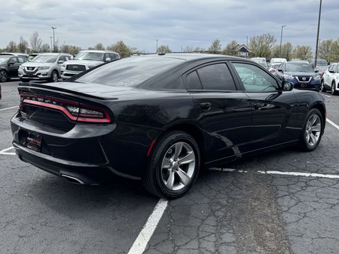 Used 2015 Dodge Charger SE w/ Sport Appearance Group RWD image 12