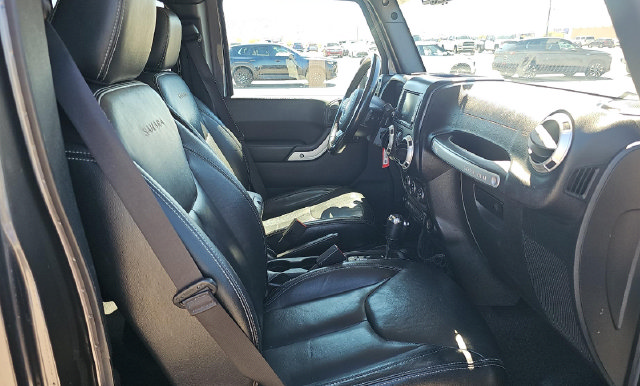 Used 2017 Jeep Wrangler Unlimited Sahara w/ Connectivity Group AWD/4WD image 11