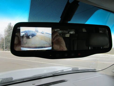 Used 2014 Chevrolet Suburban LT image 11