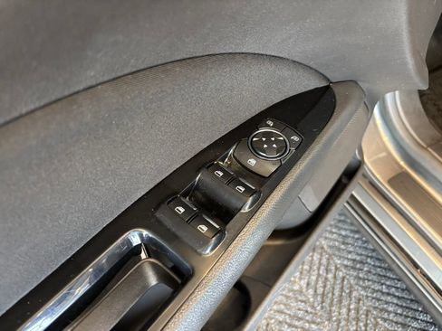 Used 2016 Ford Fusion SE FWD image 15