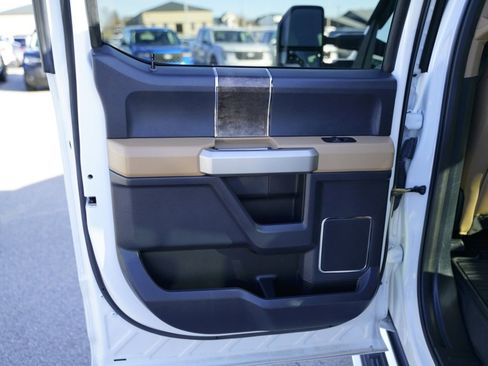 Used 2022 Ford F250 Lariat w/ Chrome Package image 27