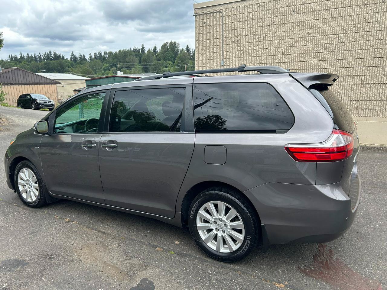 Used 2017 Toyota Sienna Limited Premium AWD/4WD image 7