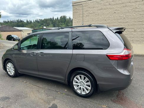 Used 2017 Toyota Sienna Limited Premium AWD/4WD image 7