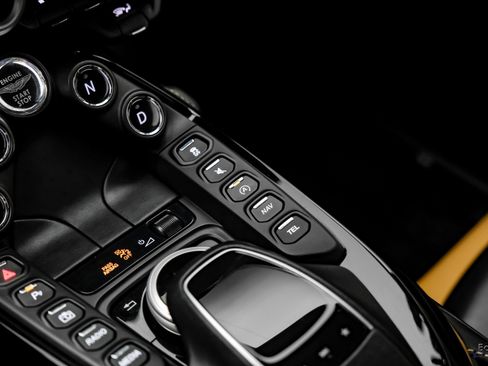 Used 2020 Aston Martin V8 Vantage Coupe image 50