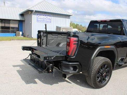 Used 2025 GMC Sierra 2500 AT4 image 11