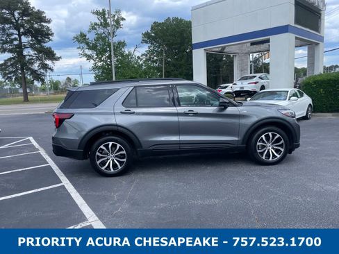Used 2025 Ford Explorer ST-Line AWD/4WD image 6