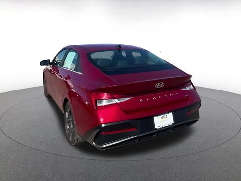 Used 2025 Hyundai Elantra Limited image 10