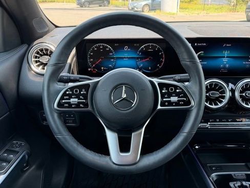 Used 2022 Mercedes-Benz GLB 250 4MATIC image 12