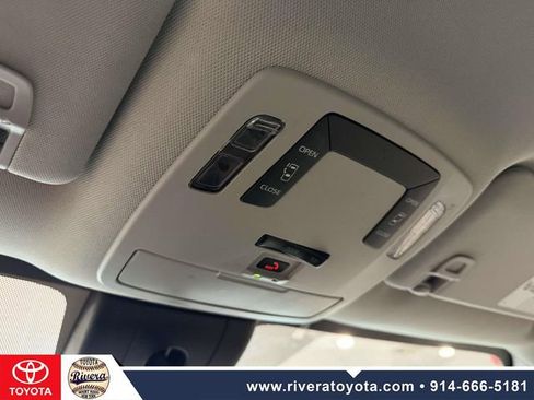 Used 2023 Toyota Sienna LE FWD image 26