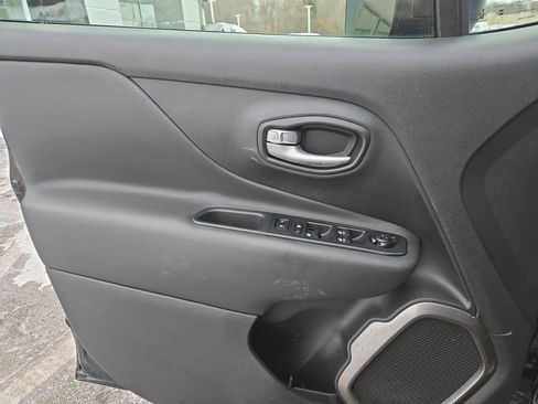 Used 2023 Jeep Renegade Latitude image 11