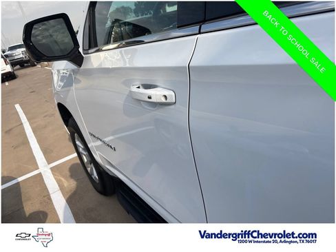 Used 2025 Chevrolet Suburban LT RWD image 11