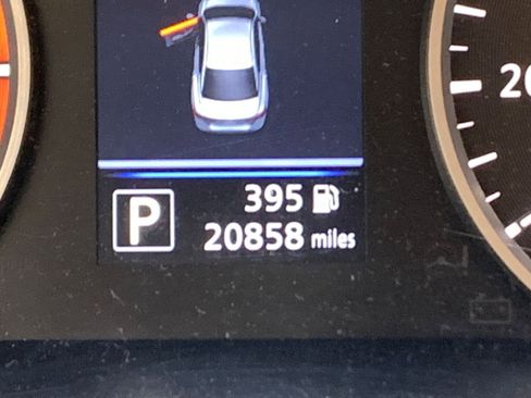 Used 2025 Nissan Sentra S image 9