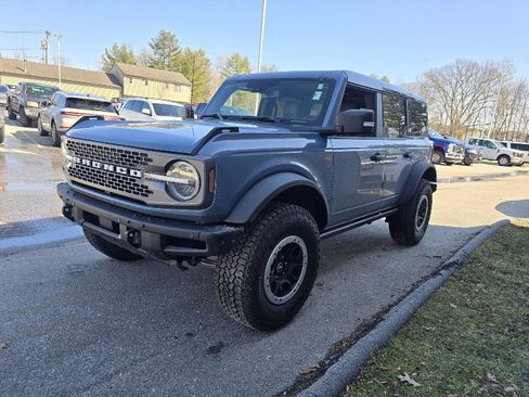 Used 2025 Ford Bronco Badlands image 8