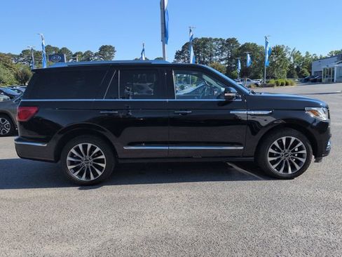 Used 2021 Lincoln Navigator Reserve AWD/4WD image 2