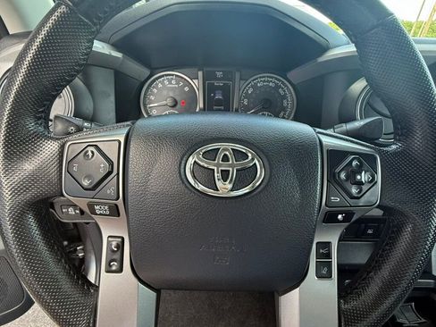 Used 2018 Toyota Tacoma SR5 RWD image 25