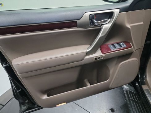 Used 2019 Lexus GX 460 image 13