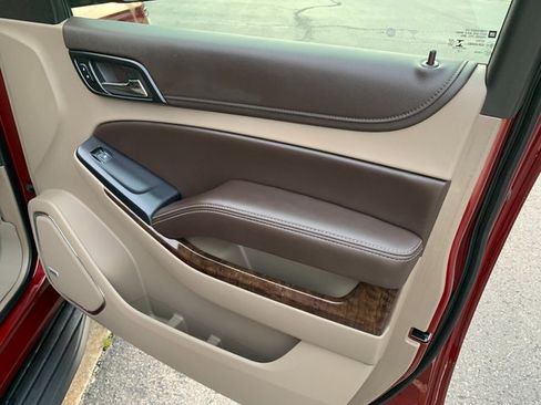 Used 2018 Chevrolet Suburban LT w/ Luxury Package AWD/4WD image 14