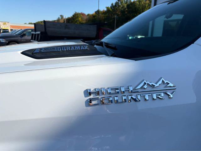 Used 2024 Chevrolet Silverado 3500 High Country w/ High Country Premium Package AWD/4WD image 9
