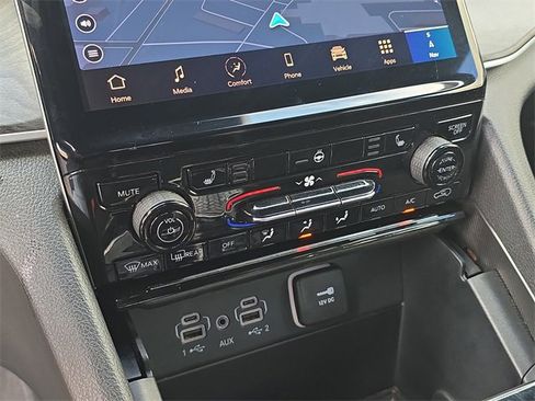 Used 2024 Jeep Grand Cherokee Limited image 28