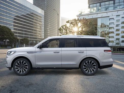 New 2024 Lincoln Navigator Reserve AWD/4WD image 3
