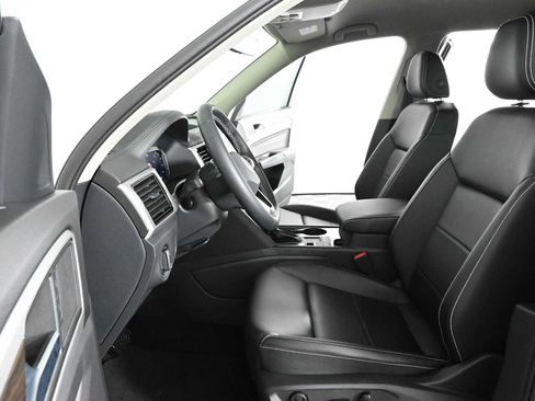 Certified 2023 Volkswagen Atlas SE FWD image 19