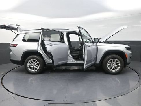Used 2025 Jeep Grand Cherokee L Laredo AWD/4WD image 37