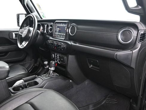 Used 2019 Jeep Wrangler Unlimited Sahara image 15