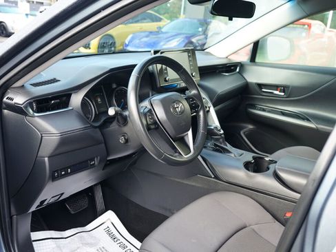 Used 2021 Toyota Venza LE image 14