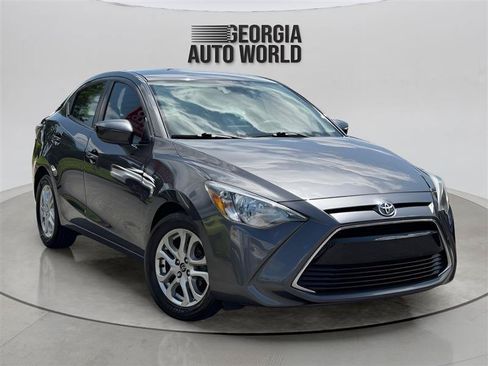 Used 2018 Toyota Yaris iA FWD image 2