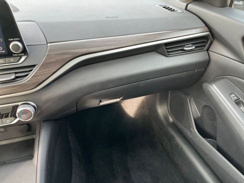 Used 2025 Nissan Altima 2.5 SV image 30