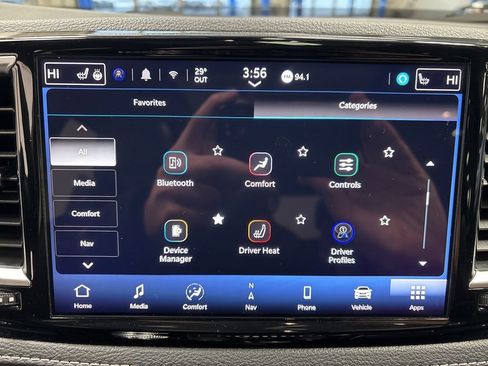 Used 2025 Chrysler Pacifica Limited image 21