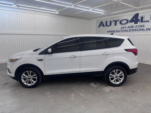 Used 2019 Ford Escape SE image 8