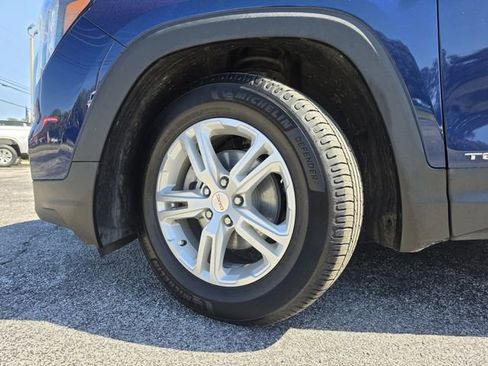 Used 2023 GMC Terrain SLE w/ Driver Convenience Package image 35