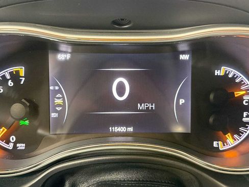 Used 2015 Jeep Grand Cherokee Altitude AWD/4WD image 17