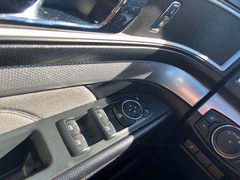 Used 2017 Ford Explorer XLT w/ Equipment Group 202A image 22