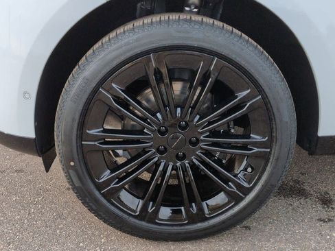 New 2026 Land Rover Range Rover SE image 13