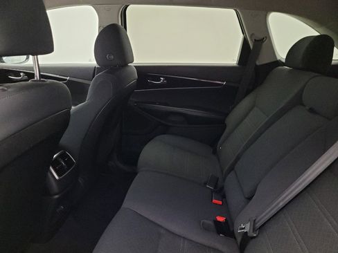 Used 2019 Kia Sorento L FWD image 18