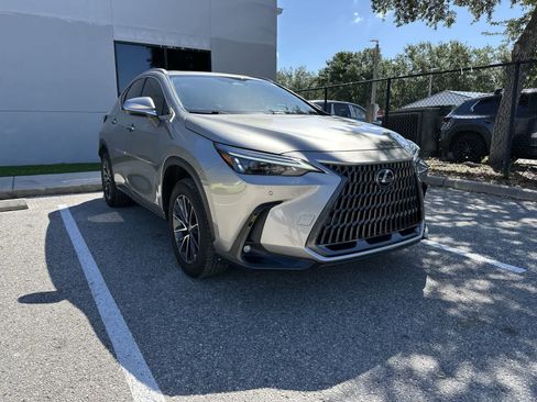 Used 2025 Lexus NX 250 FWD w/ Towing Package (2000 Lbs) image 11