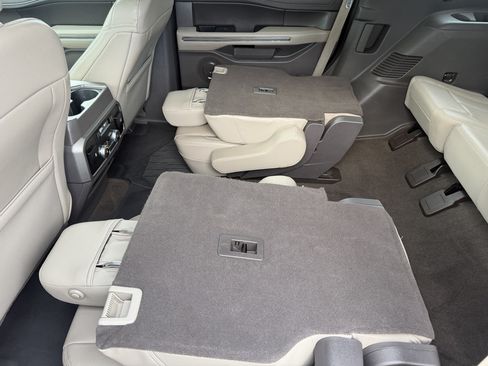 Used 2020 Ford Expedition XLT w/ Equipment Group 202A RWD image 18