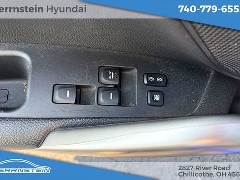 Used 2012 Hyundai Veloster w/ Style Pkg FWD image 10