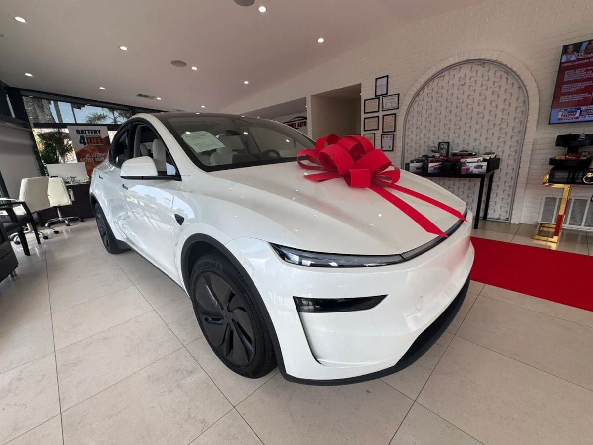 Used 2026 Tesla Model Y 2WD image 3