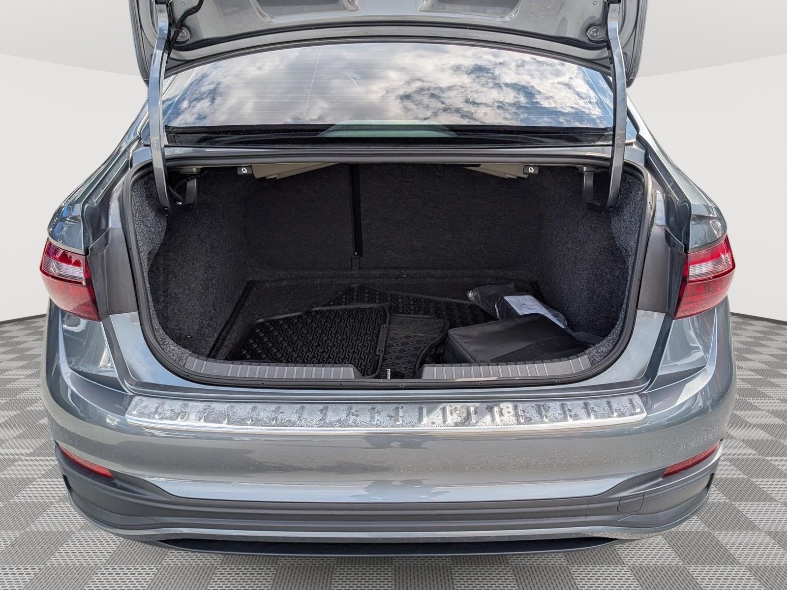 Used 2023 Volkswagen Jetta SE w/ Panoramic Sunroof Package FWD image 14