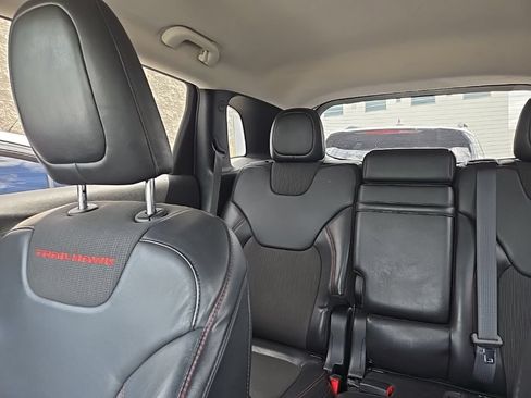 Used 2018 Jeep Cherokee Trailhawk w/ Cold Weather Group AWD/4WD image 29