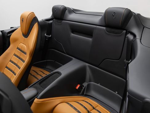 Certified 2025 Ferrari Roma Spider RWD image 51