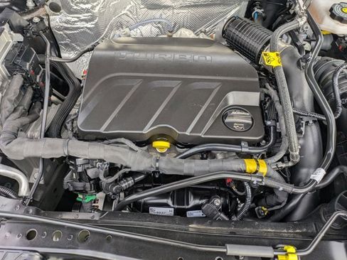 Used 2025 Chevrolet Trax LT w/ LT Convenience Package image 28