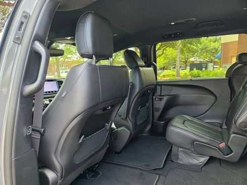 Used 2022 Chrysler Pacifica Touring-L w/ S Appearance Package FWD image 27